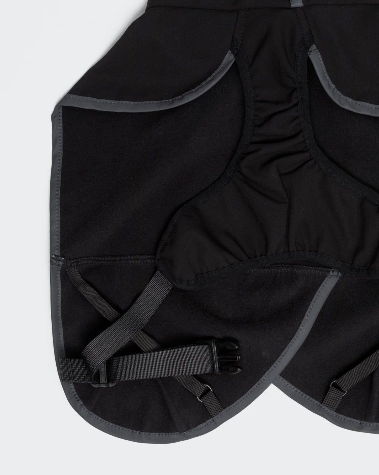 Попона для собак осінь/зима Softshell Black Paikka