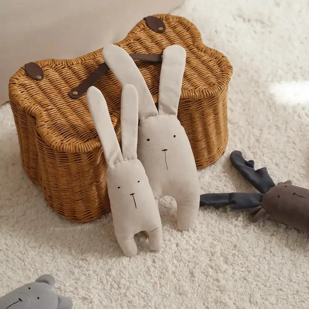 Іграшка м'яка для собак Зайчик "Освальд" зі звуком шарудіння у вушках