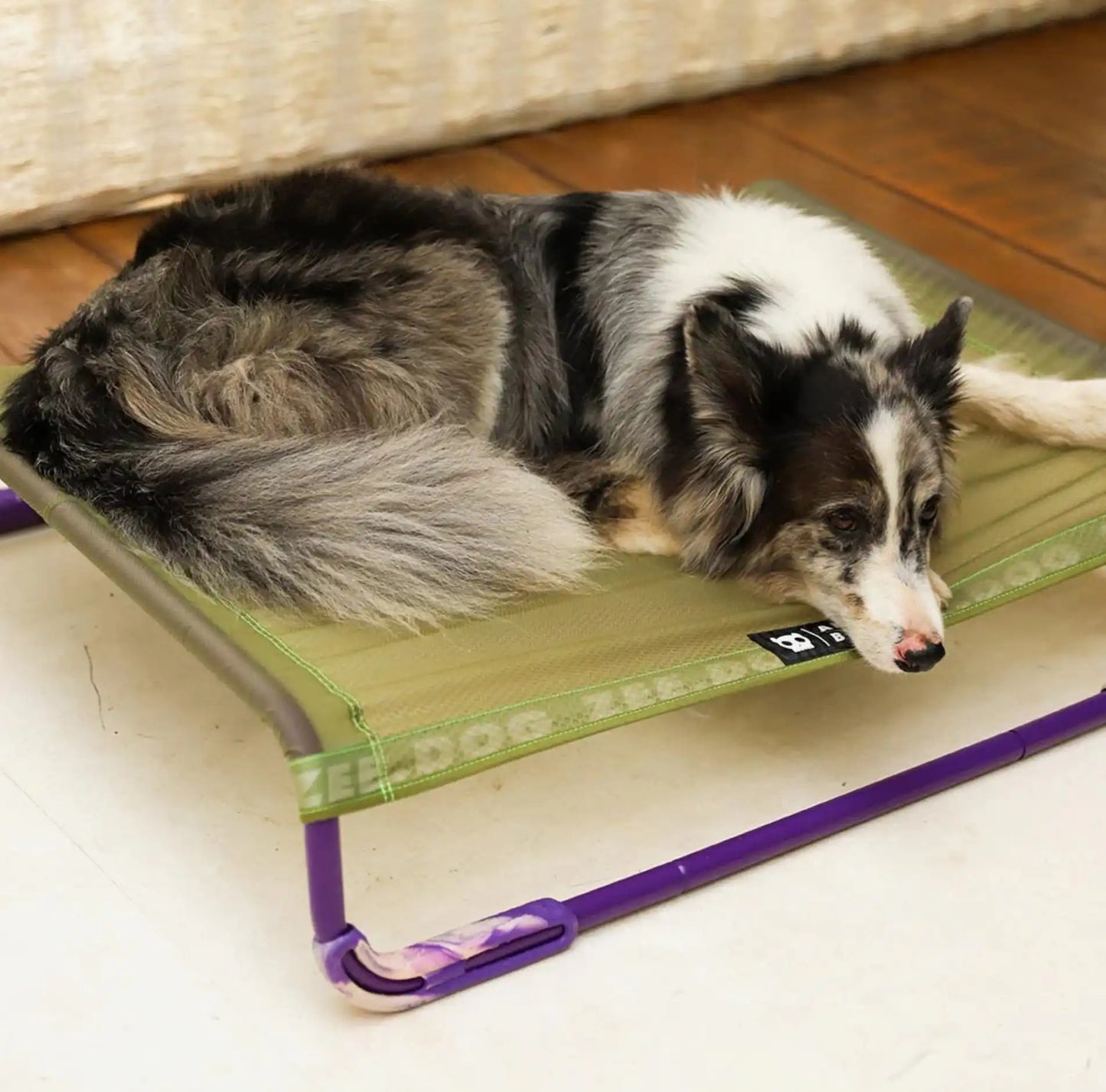 Лежанка для собак Zee.Dog - AIR.BED GREEN