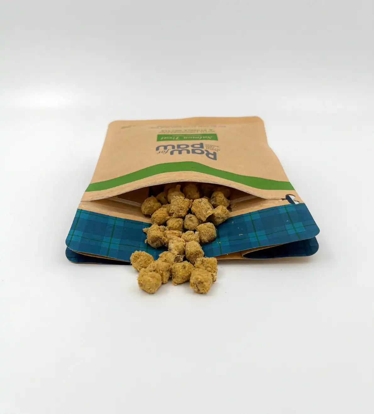 Сублімовані Ласощі для собак з Лосося, брусниці та кропиви Freeze-Dried Raw for Paw, 50 грамів