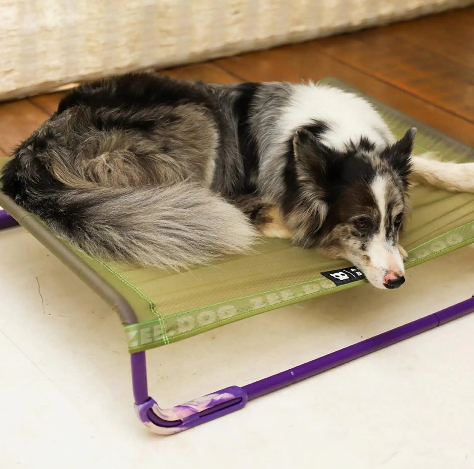Лежанка для собак Zee.Dog - AIR.BED GREEN