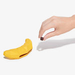 НАДМІЦНА ІГРАШКА З ОТВОРОМ ДЛЯ ЛАСОЩІВ ZEE.DOG - SUPER BANANA