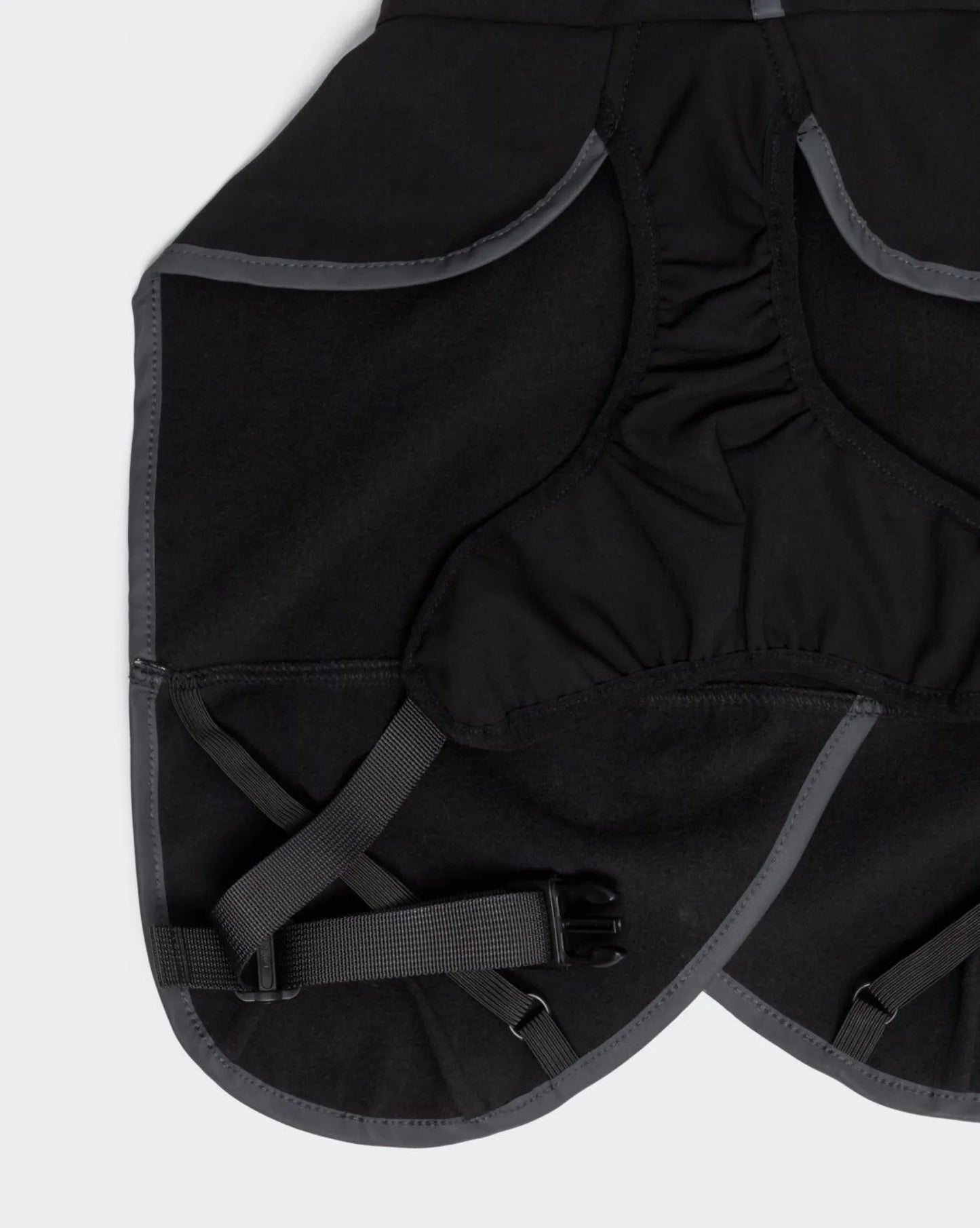 Попона для собак осінь/зима Softshell Black Paikka