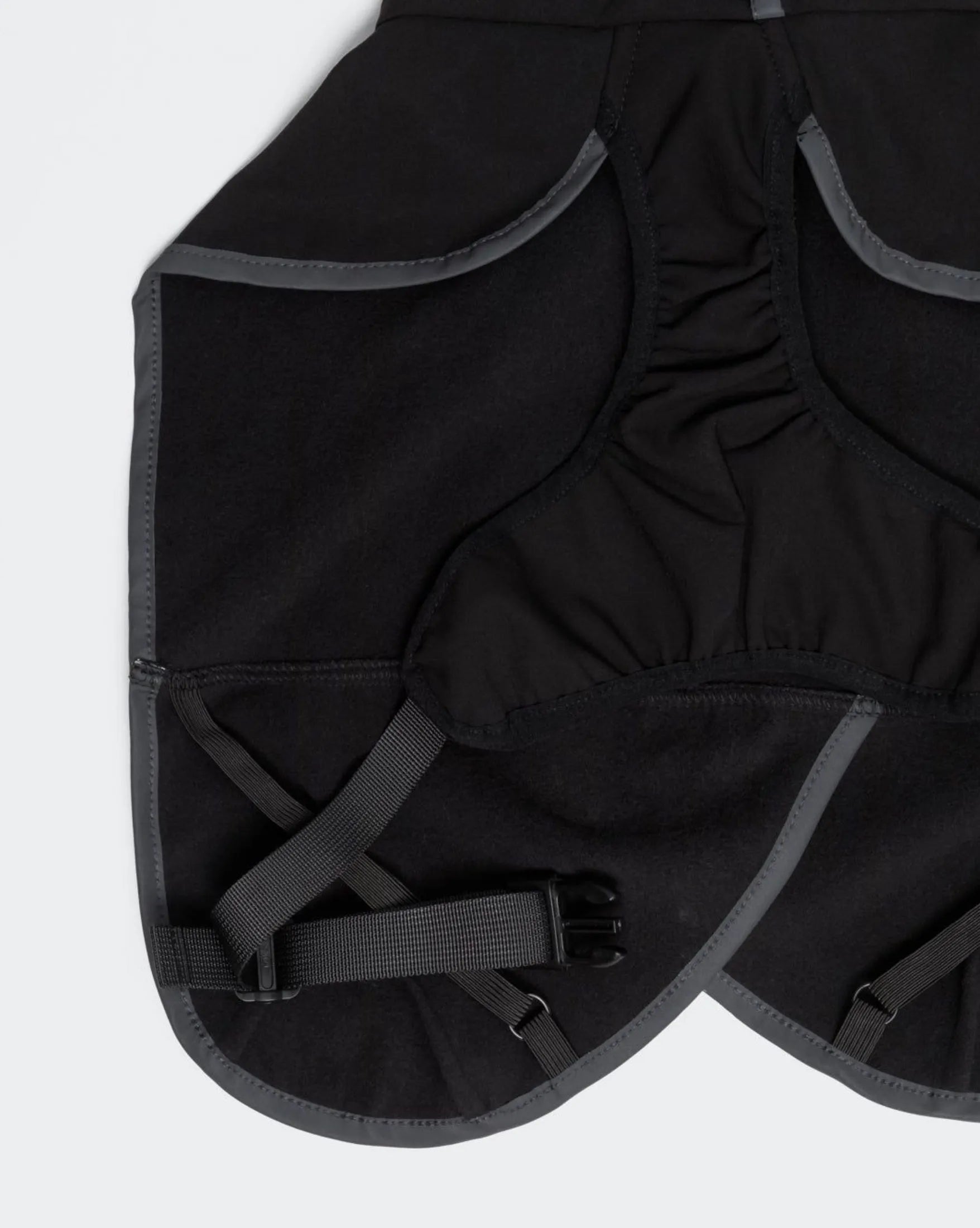 Попона для собак осінь/зима Softshell Black Paikka